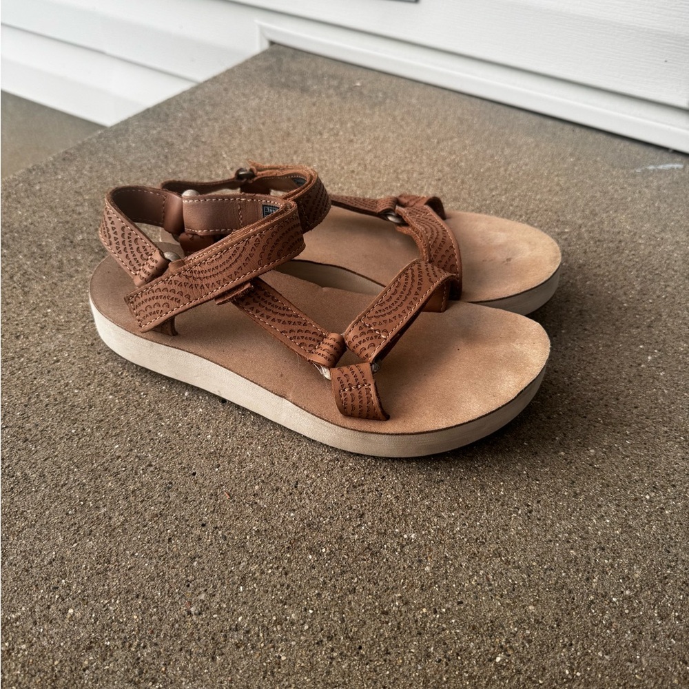 Teva Midform Universal Geometric Sandals | Size 8